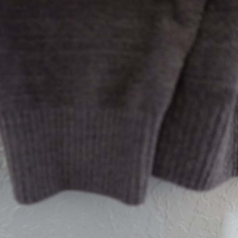 Barefoot Dreams CozyChic Ultra Lite V-Neck Pullover Size Large Grey Msrp $135 - Picture 3 of 8